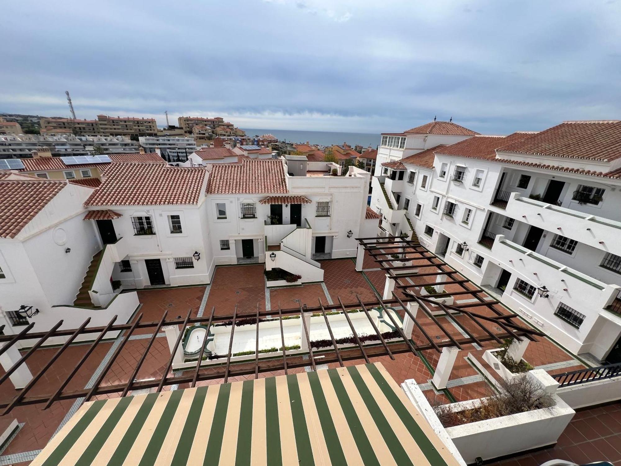El Atico Con Vistas Al Mediterraneo Parking Y Piscina 6P رينكون ذي لا مْبيكتوري المظهر الخارجي الصورة