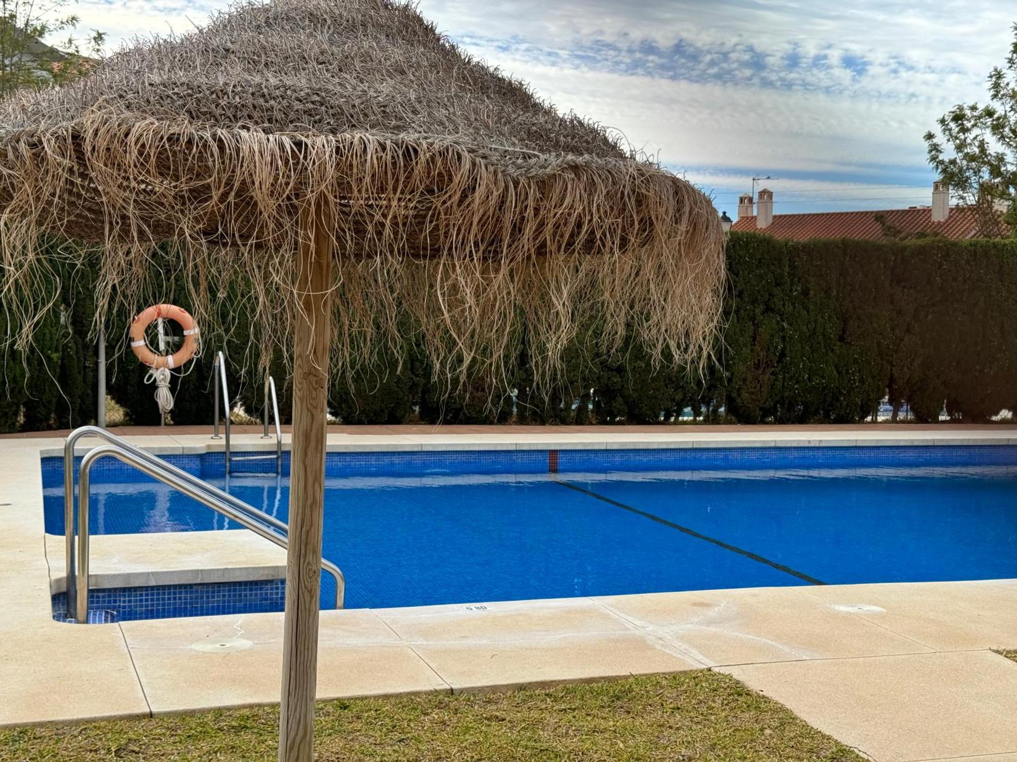 El Atico Con Vistas Al Mediterraneo Parking Y Piscina 6P رينكون ذي لا مْبيكتوري المظهر الخارجي الصورة