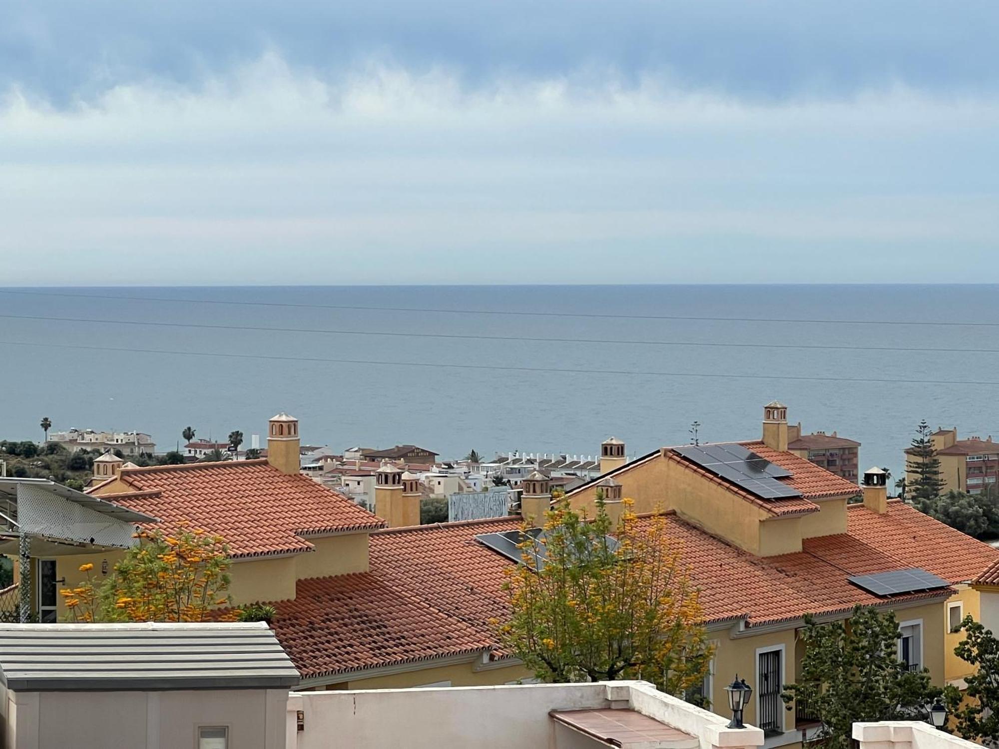 El Atico Con Vistas Al Mediterraneo Parking Y Piscina 6P رينكون ذي لا مْبيكتوري المظهر الخارجي الصورة